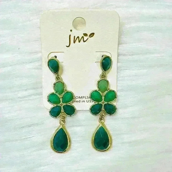 Gorgeous Green Dangle Earrings - Picture 1 of 5